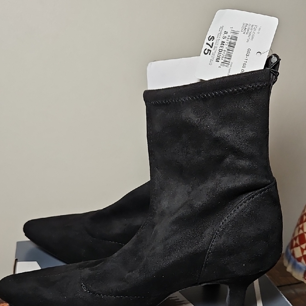 Worthington Black Heeled Boots Sleek Design